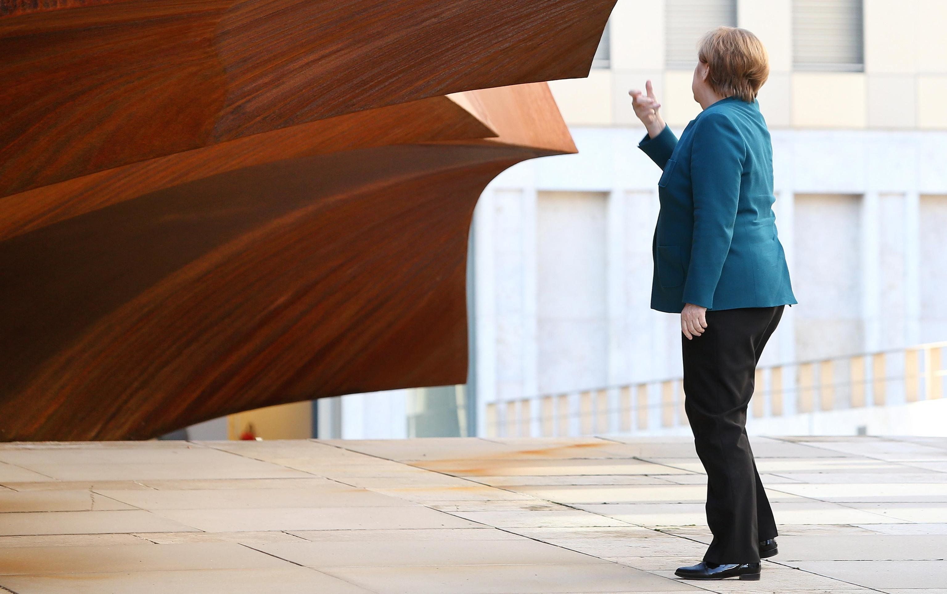 La Merkel bara: il vero debito dei tedeschi è come il nostro