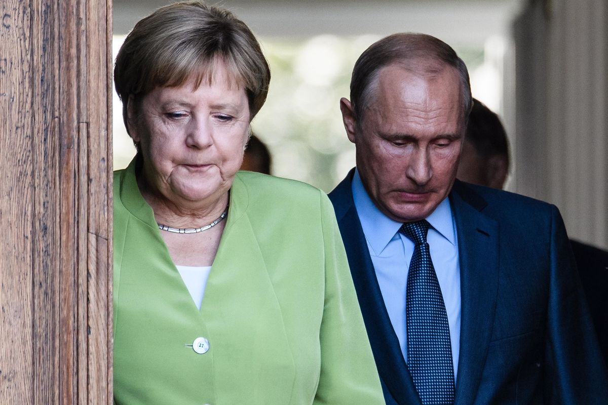 La Merkel usa i rifugiati per sedersi al tavolo con Putin e spartirsi la Siria