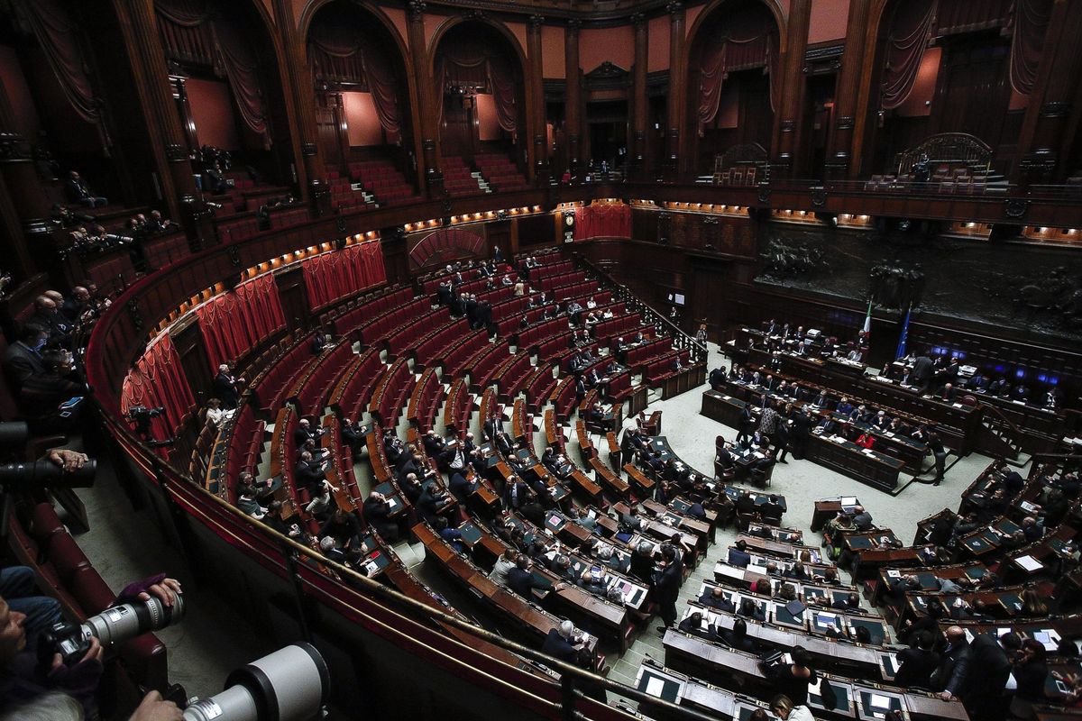 Sfaccendati in Parlamento scatenati nella fiera delle leggi strane ma vere