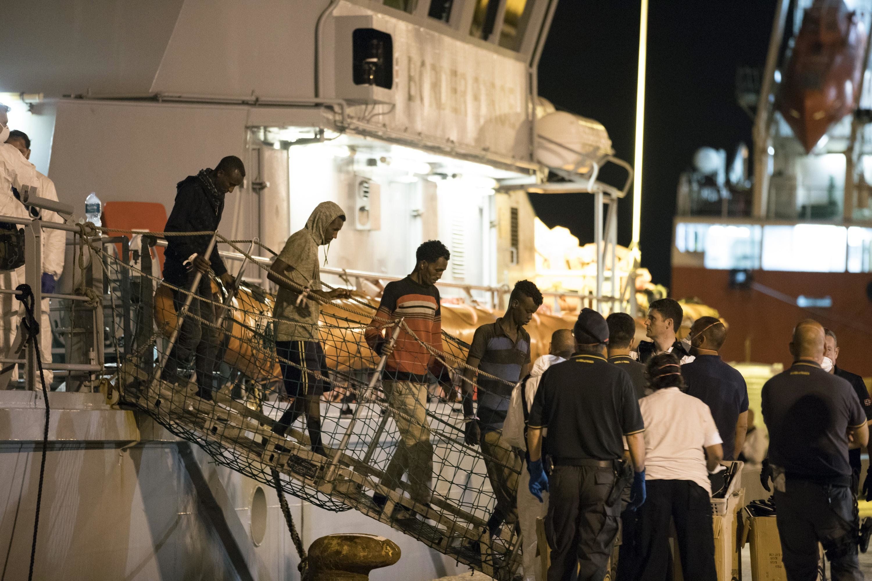Vogliono mandarci altri 170 migranti. Ora l’intesa su Aquarius può saltare