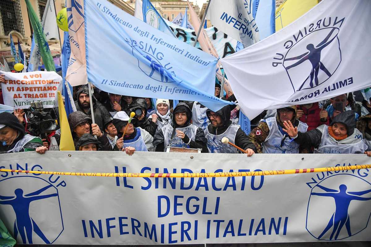 Straordinari obbligatori per gli infermieri
