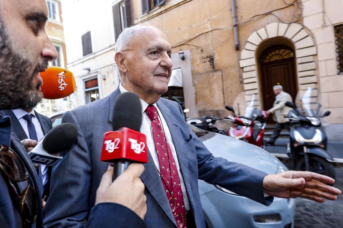 Mattarella prende tempo
per poi prendersi il tesoro