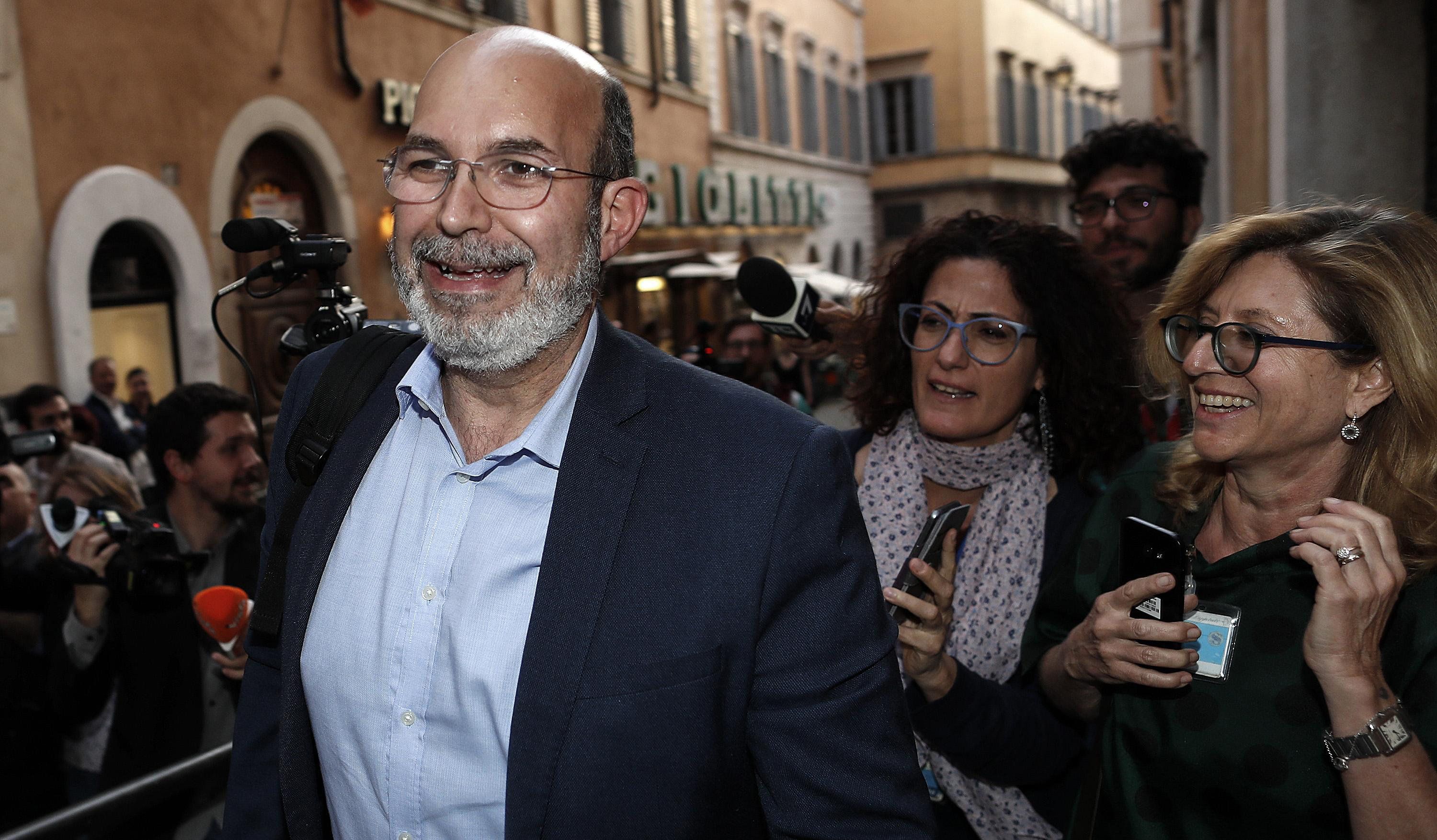 Minniti e Letta sponsor di Crimi per farne l’anti Salvini ai servizi