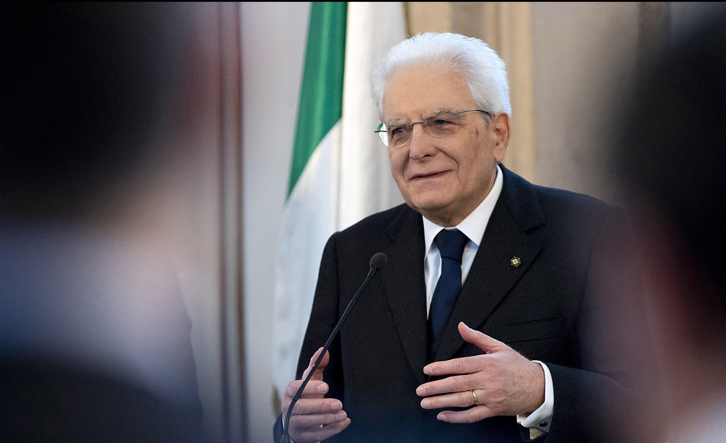 I poteri di Mattarella tra notaio e mazziere. Ma se boccia Conte è ferita costituzionale