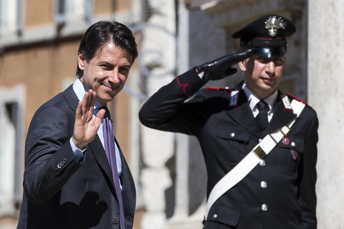 Mattarella cede su Conte. Ma prende di mira la Lega