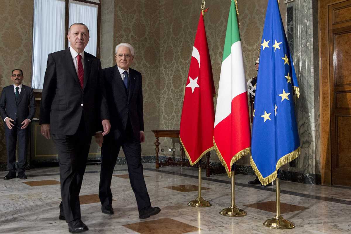 Erdogan sembra Mattarella: inchiesta sui troll anti presidente