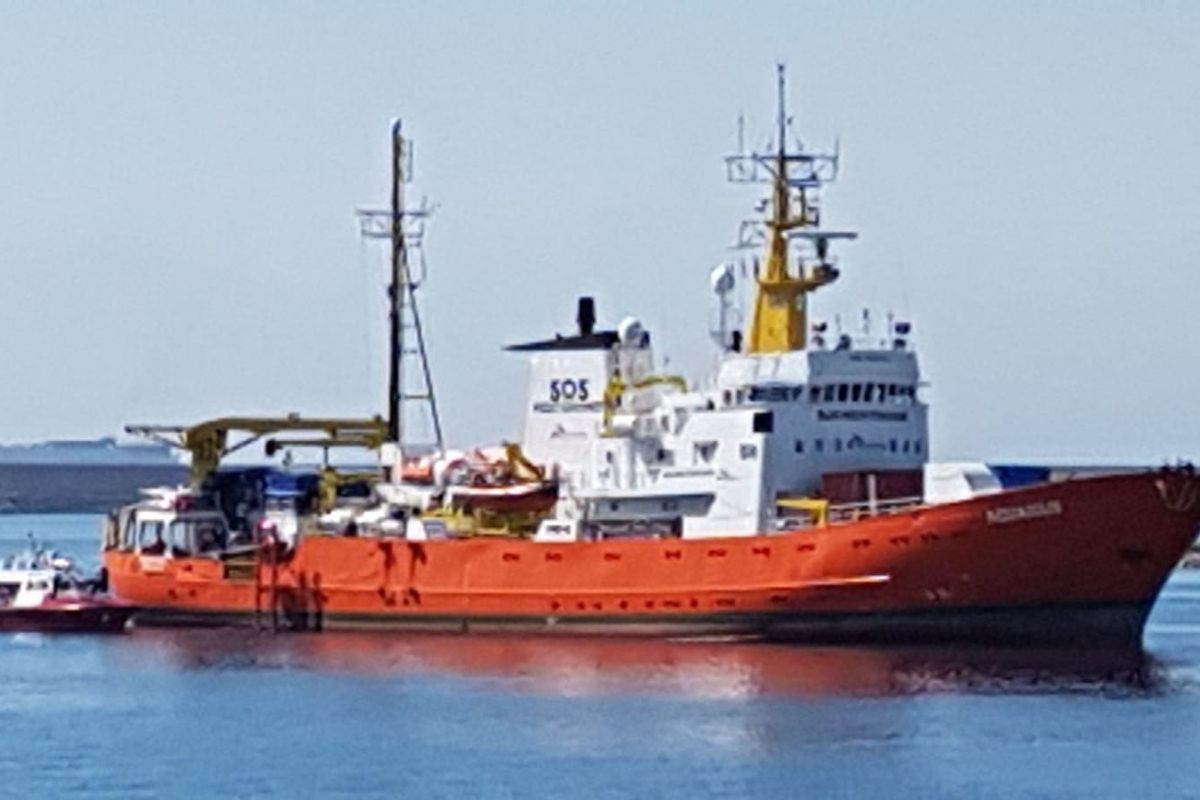 Tutti i tassisti del mare che si servivano dello sversatore di rifiuti