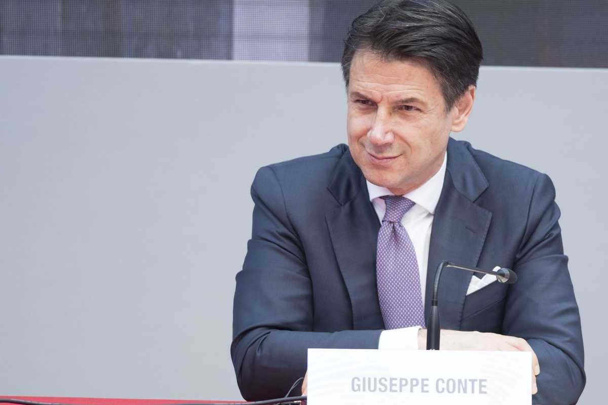 Il professore gemelli e pochette con il cuore che batte a sinistra