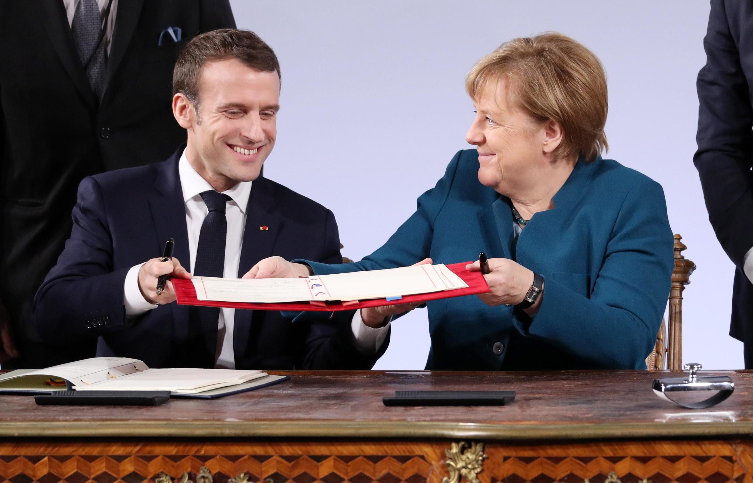 L’ultima congiura degli eurobolliti, Macron e Merkel ci tagliano i fondi