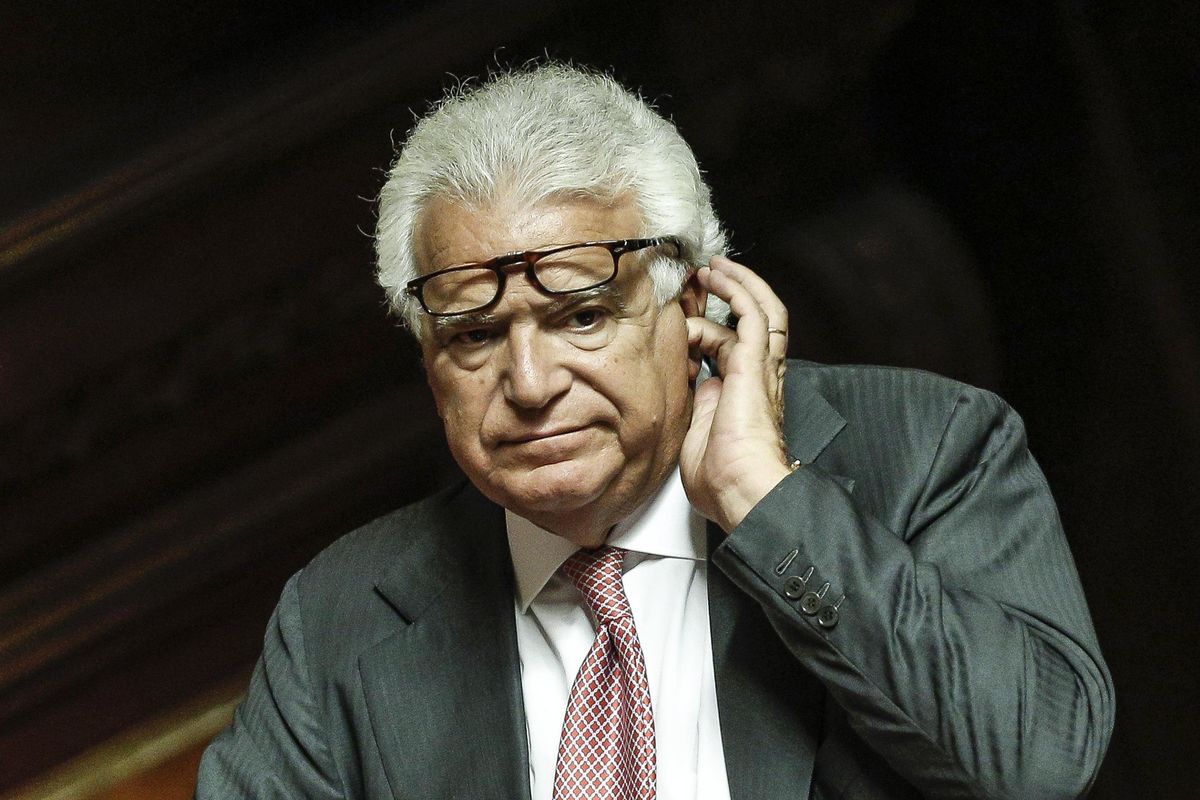 La spugna del Pd sui reati può aiutare Verdini, Bossi e il vescovo di Massa