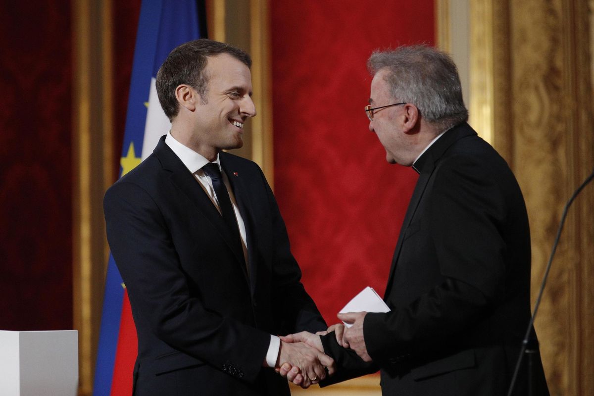 Il nunzio apostolico in Francia indagato: «Palpò un dipendente del Comune di Parigi»