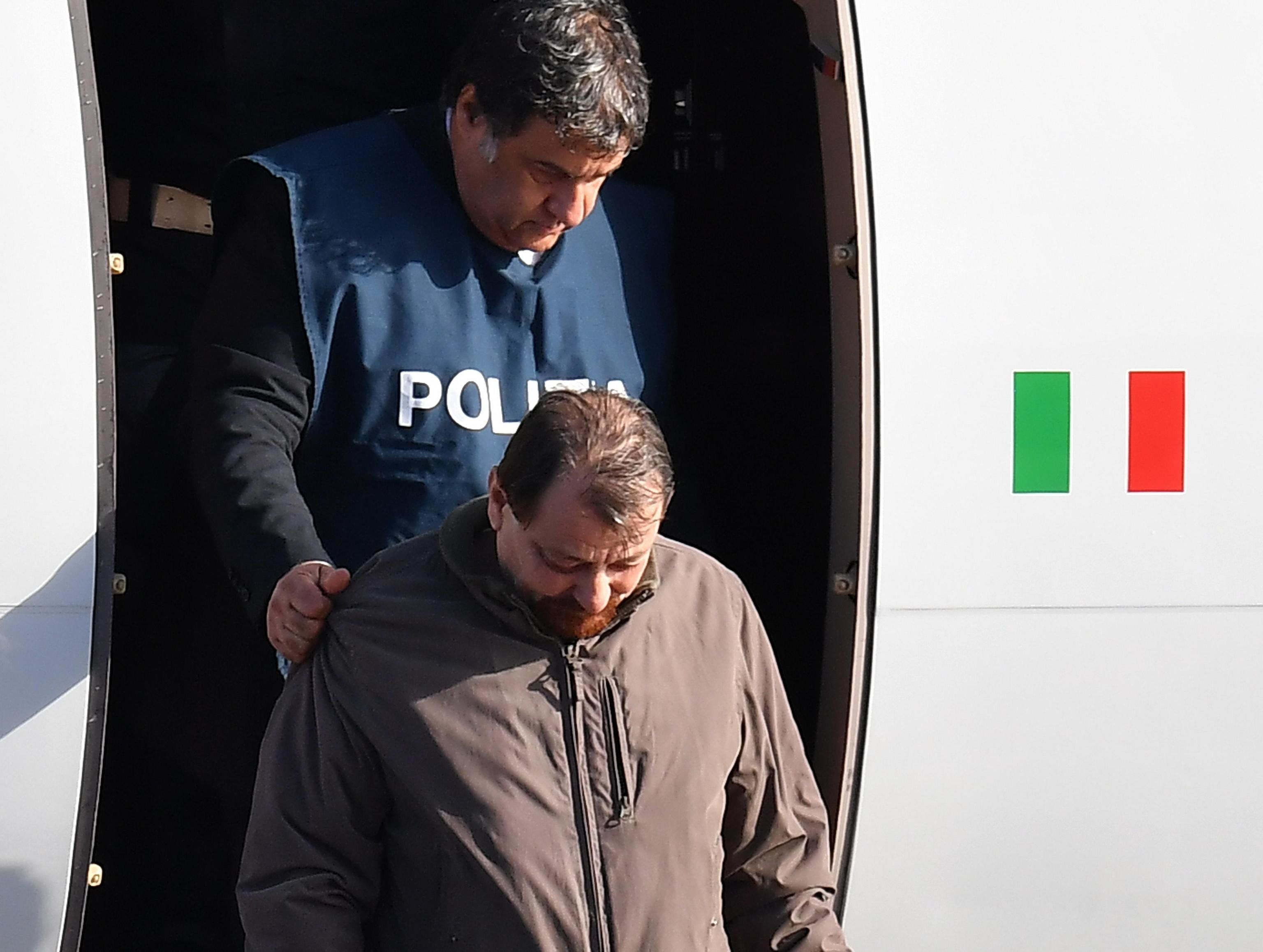 Il Viminale ha fatto la lista dei Battisti ancora liberi. Metà sono ospiti di Macron