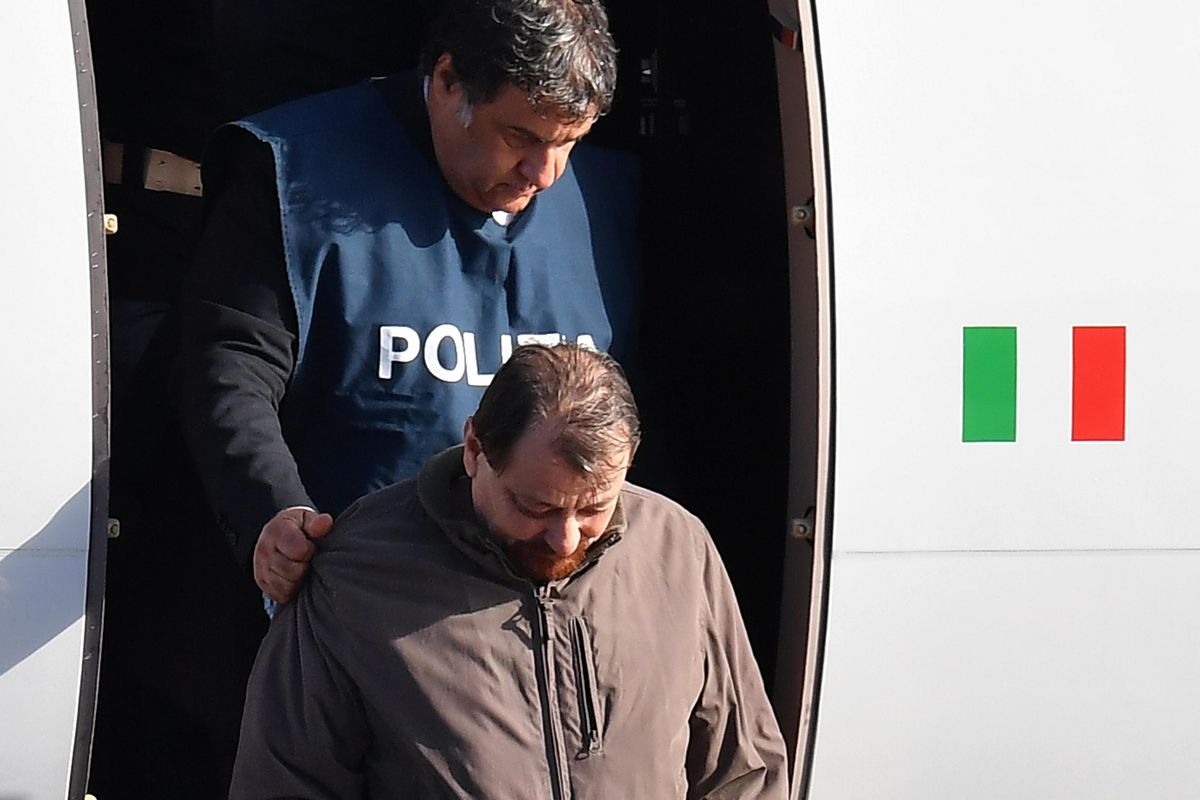 Il Viminale ha fatto la lista dei Battisti ancora liberi. Metà sono ospiti di Macron