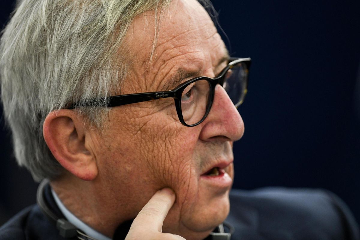 «Juncker, per pentirsi è tardi: mio marito è morto di austerità»