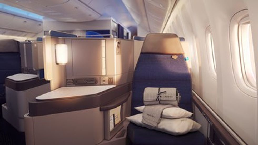 United airlines boeing 777 first class