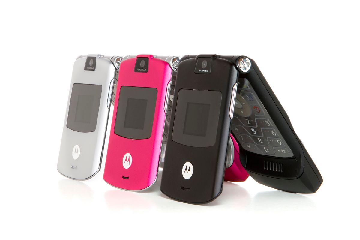 Motorola looks set to revive RAZR flip phone with a folding screen