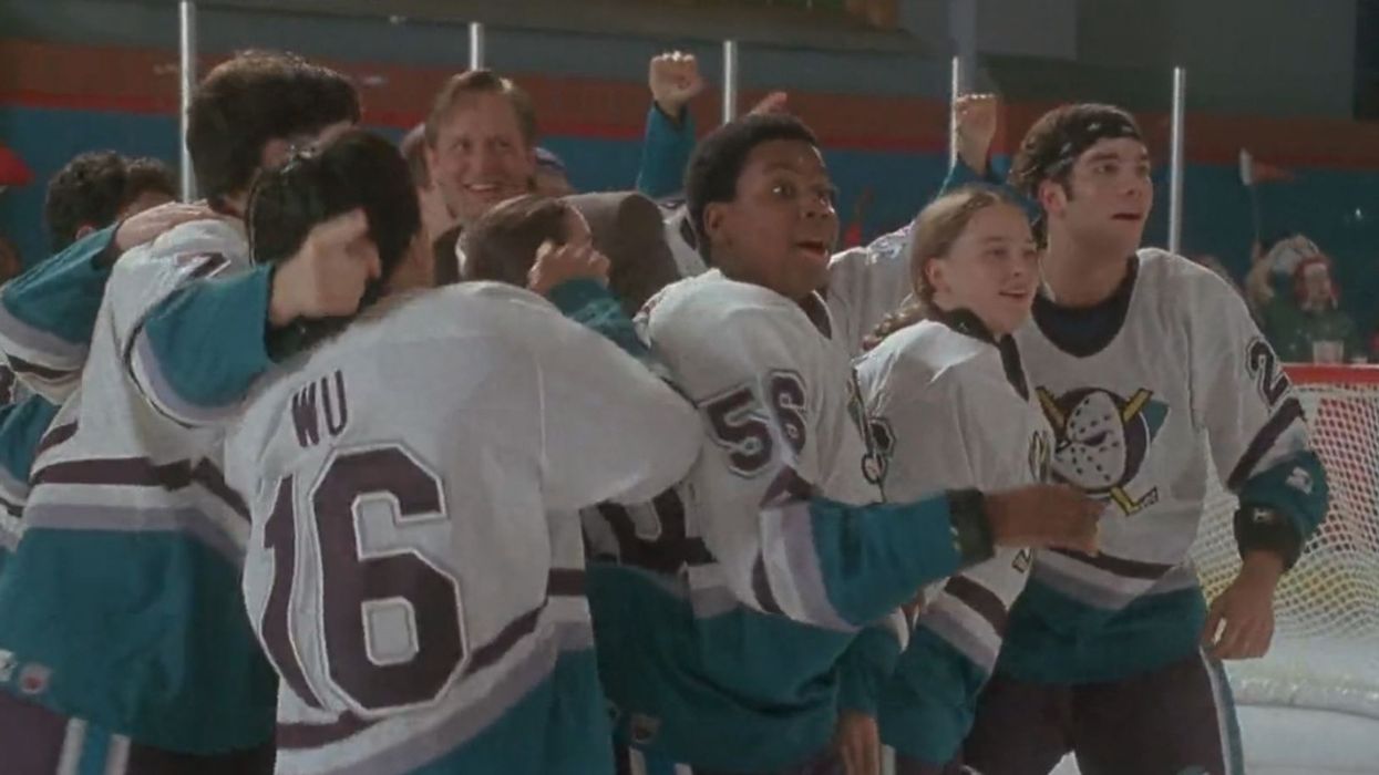 Kenan Thompson Just Hit The Ice With Other 'Mighty Ducks' Cast Members, And The Nostalgia Is Real Y'all 😍