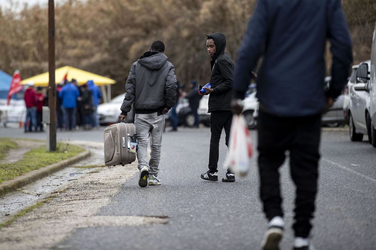 Schiavi migranti per il business degli stracci