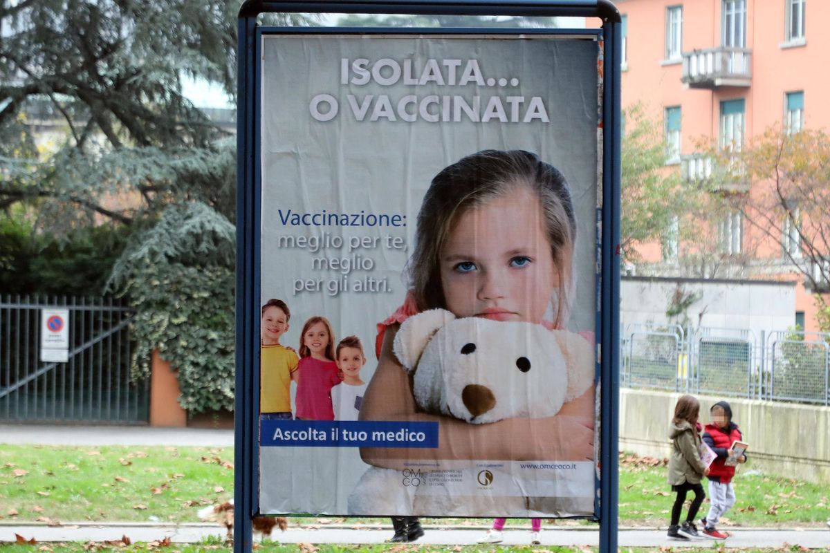 Dopo l’obbligo vaccini più cari. Ma per non dirlo inventano balle