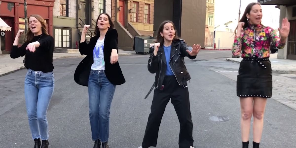 Emma Stone And Haim Recreated The Dance From The Spice Girls Stop