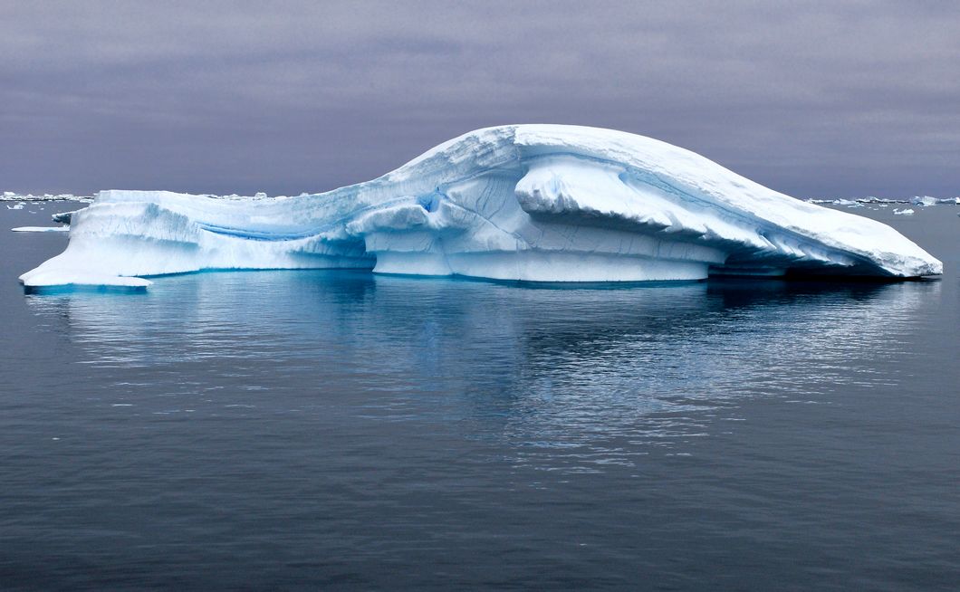 https://upload.wikimedia.org/wikipedia/commons/d/d7/Icebergs_Yalour_6.jpg