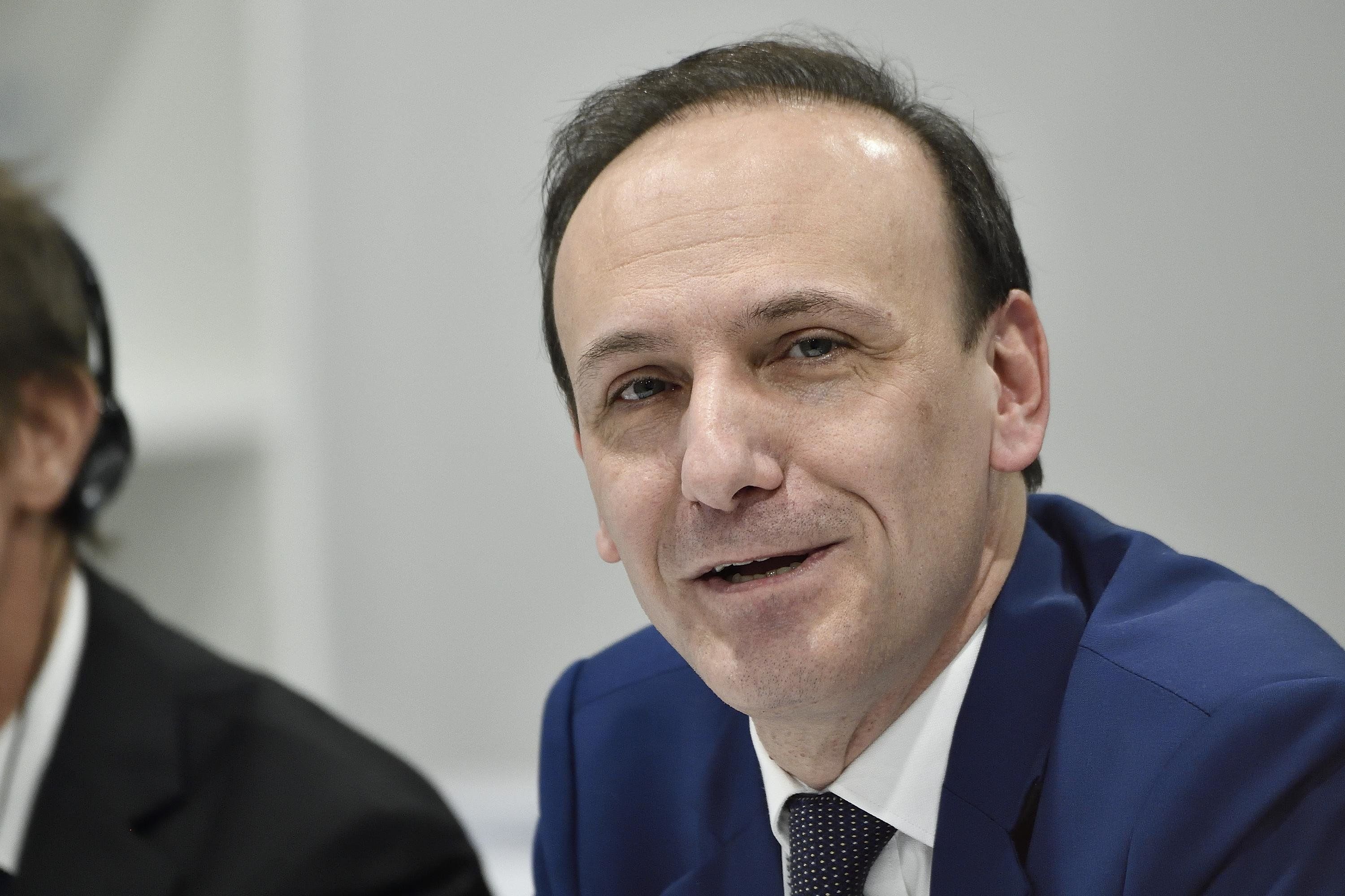 «Macron e la Merkel danzano sul Titanic. Esercito Ue? Inutile»​