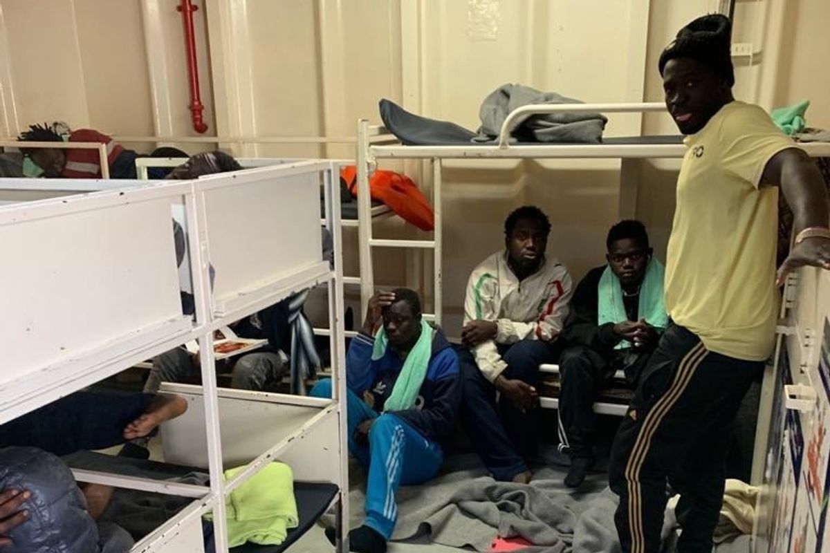 Migranti sequestrati dalla Ong