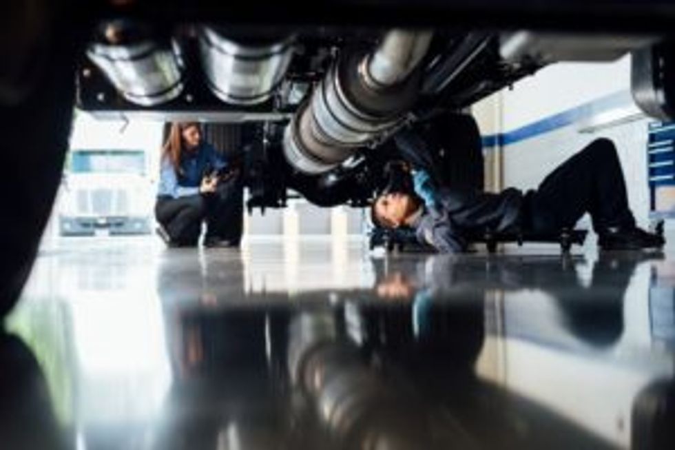 Penske Truck Leasing Digitizes Truck Fleet Preventive Maintenance