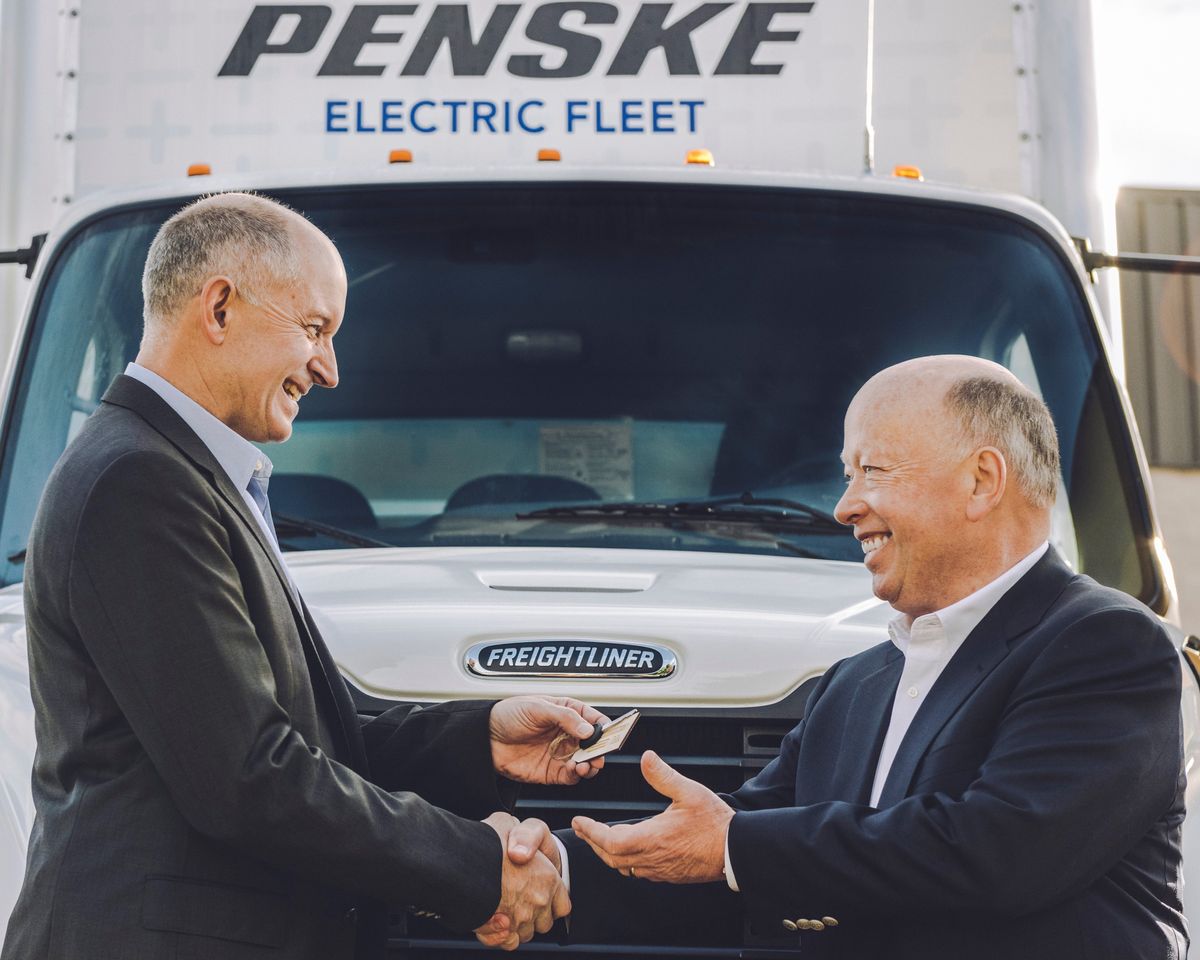 Penske Truck Leasing Receives First Battery-Electric Truck from Daimler