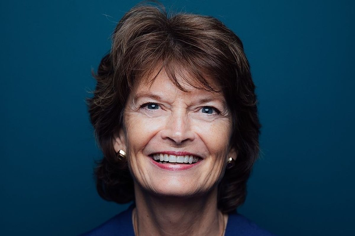 Lisa Murkowski Being Not A Dick Again