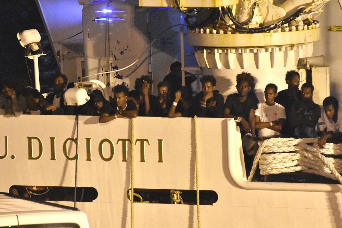 Salvini resiste: «Ho tutelato lo Stato». Sulla Diciotti c’era rischio terroristi