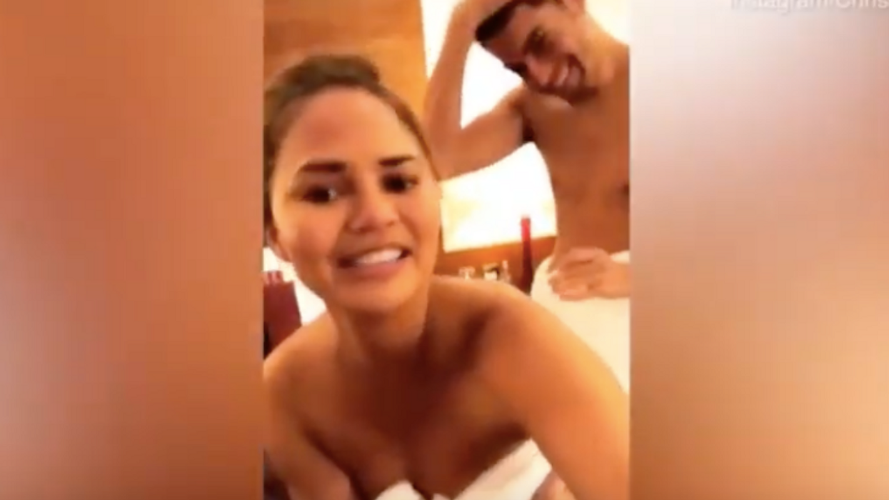 Chrissy Teigen Shows Us All How To Properly 'Live' At The Airport While Documenting Her 16-Hour Layover 😂