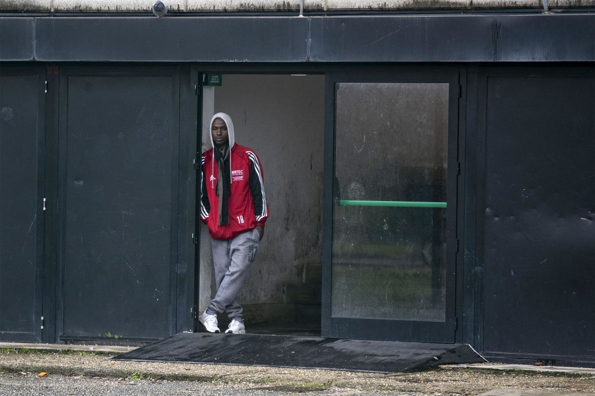 In troppi ingrassano sulla pelle dei disperati