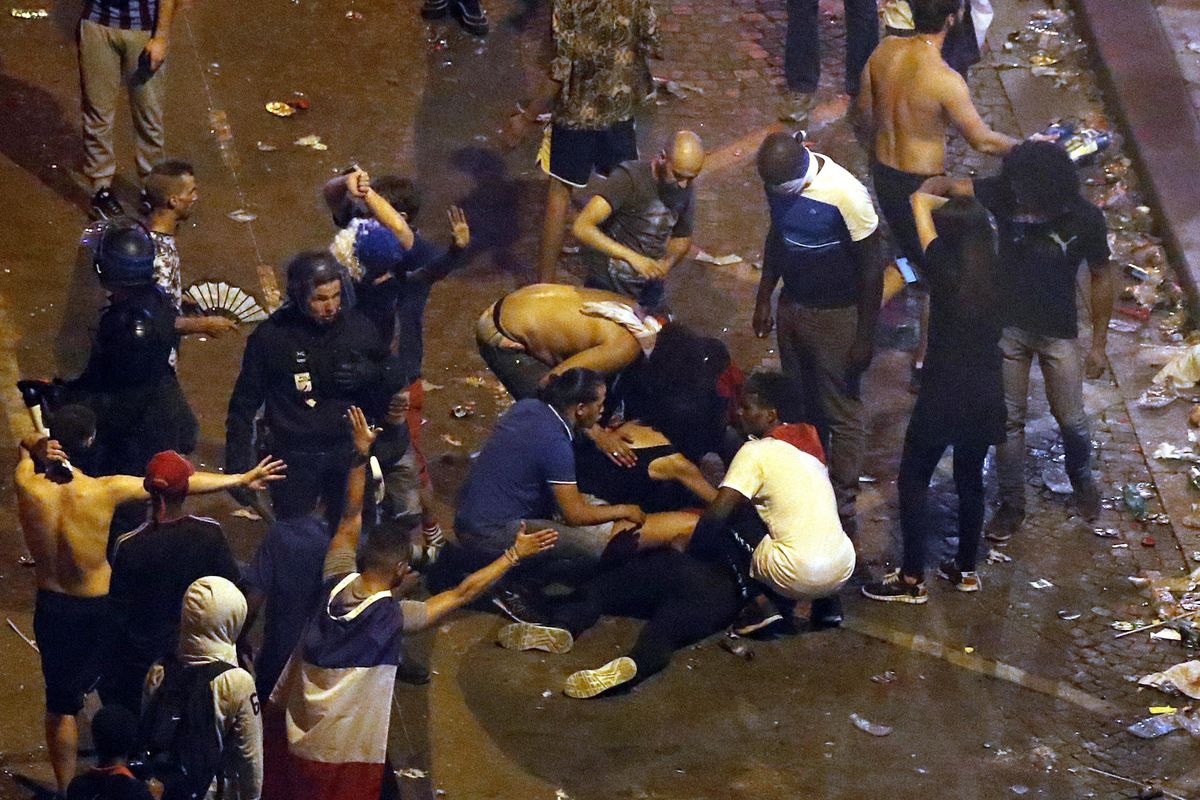Macché Francia «aperta»: la festa multiculturale finisce con spari e feriti