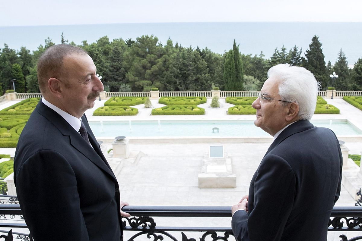 La rete degli azeri avvolge ancora l'Italia