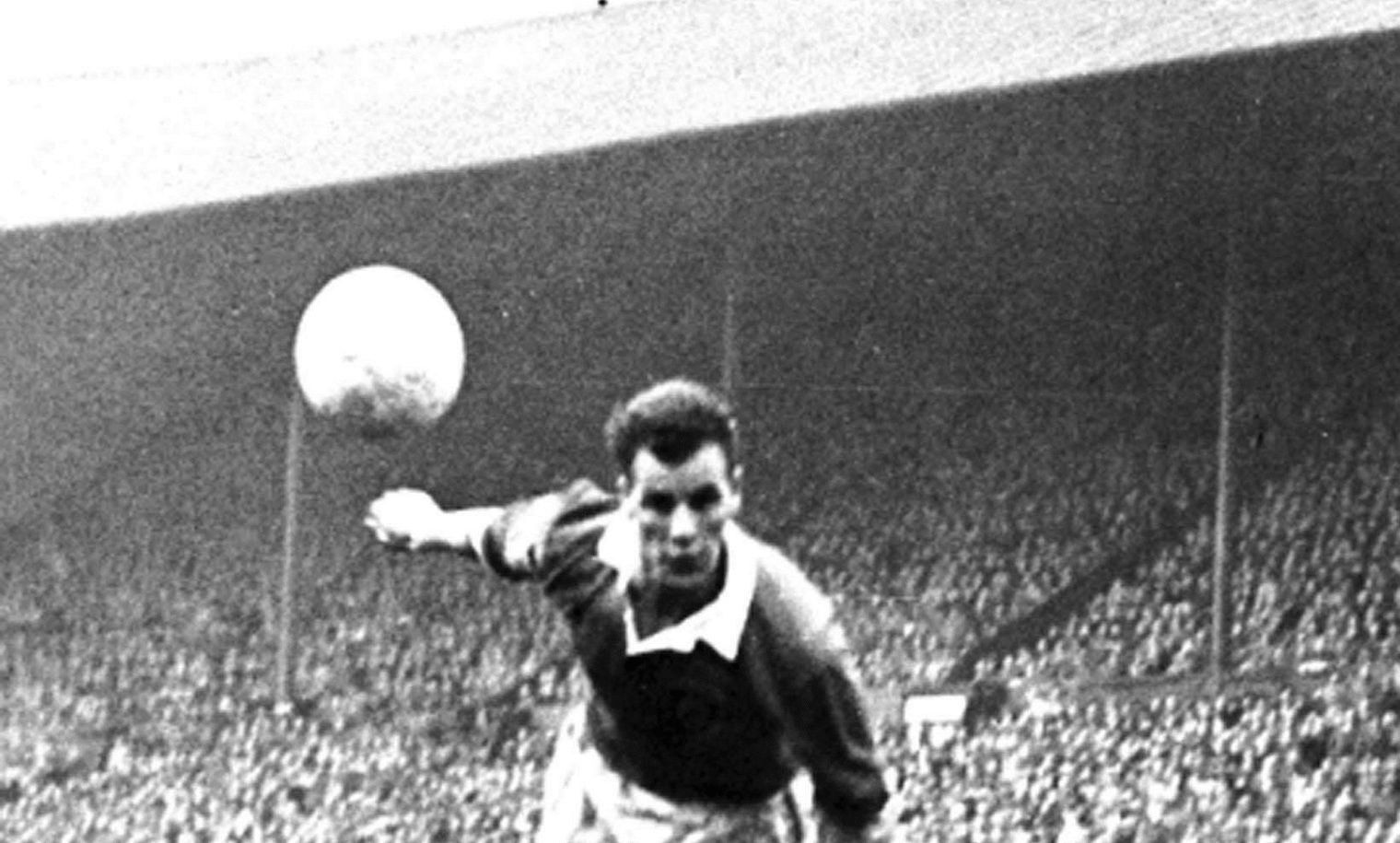 John Charles era il gigante buono del gol ma fu preso a calci dalla vita