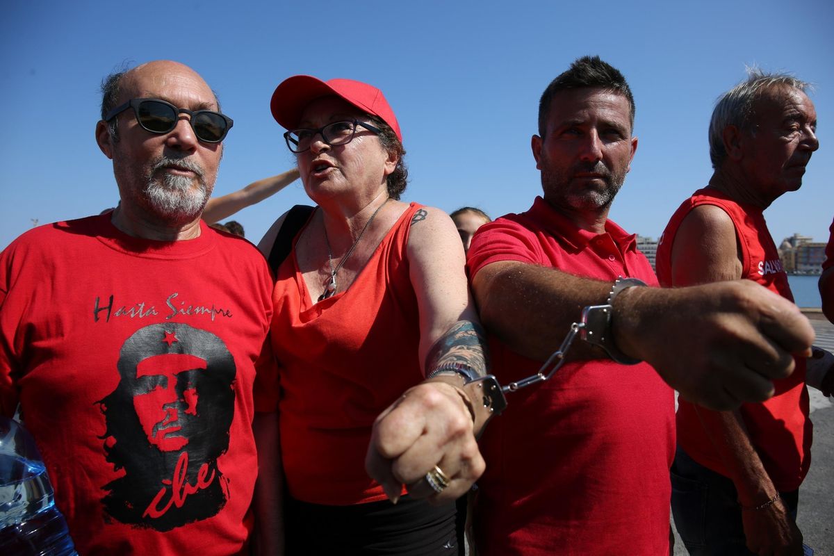 Un Papa nero potrà salvare l’Africa da scafisti e preti in maglietta rossa