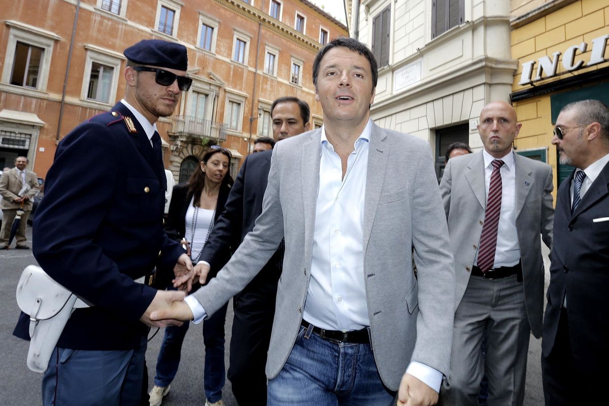 Il Pd sfratta Renzi dal Nazareno. Lui trama per riprenderselo tutto