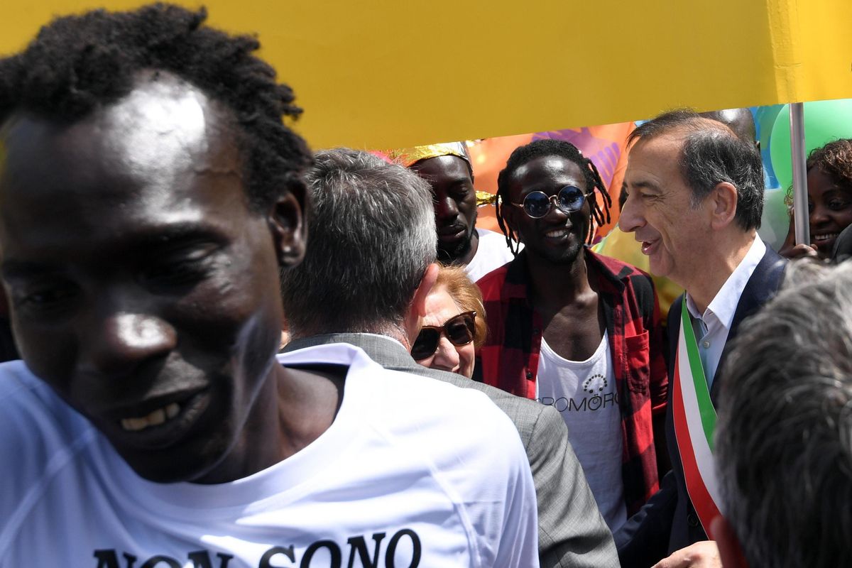 Il Pd: «Immigrati a Milano? Colpa di Salvini»