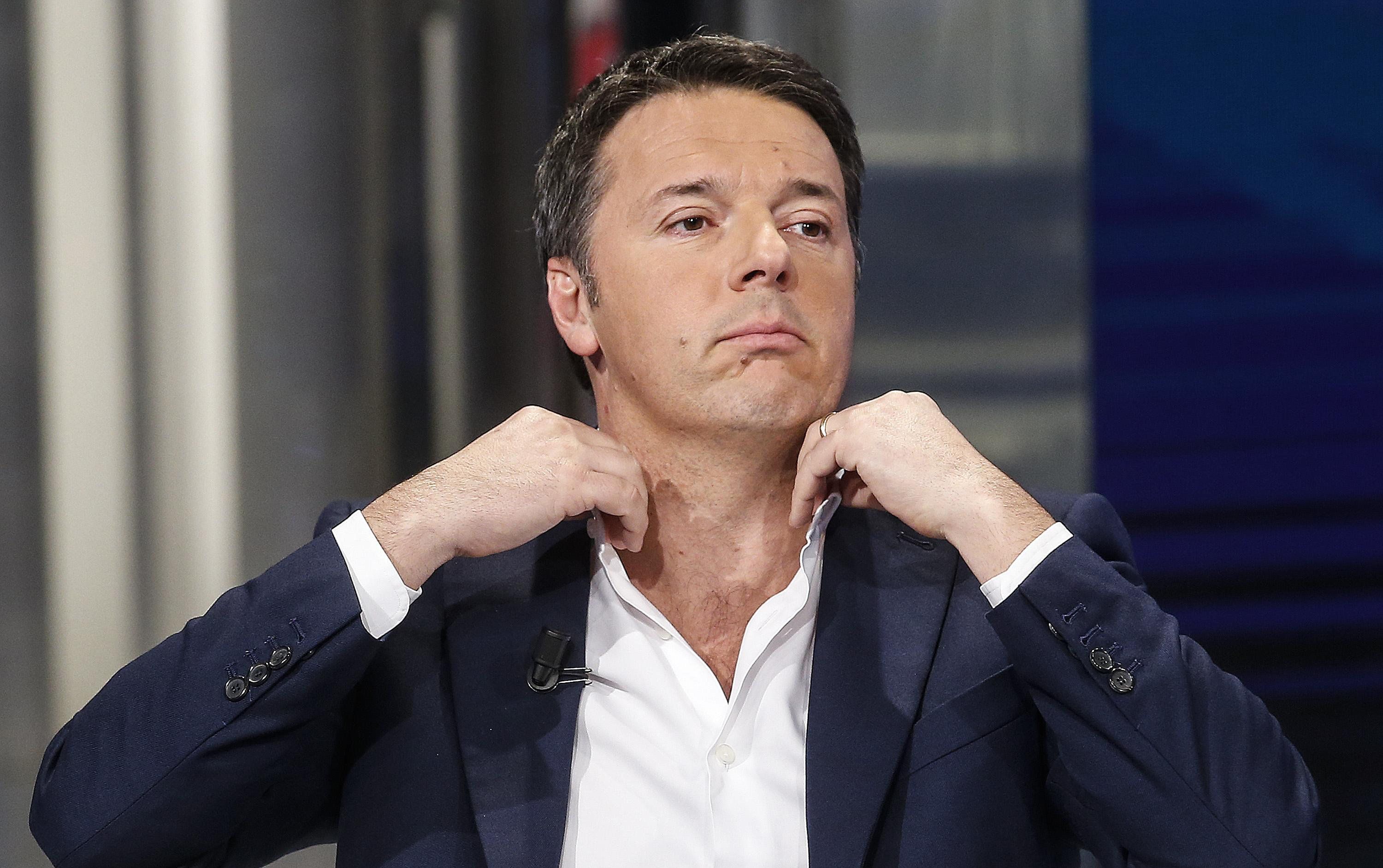 Il piano di Renzi per risorgere (fregando i voti a Forza Italia)