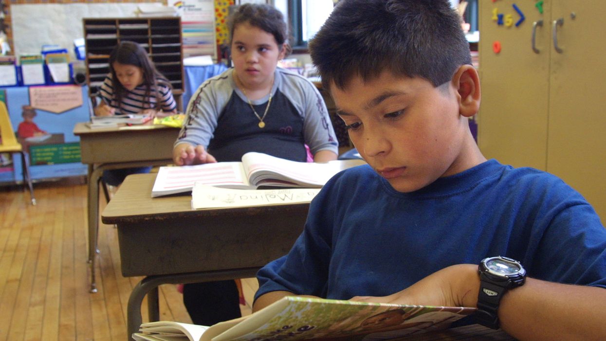 Texas principal uses Facebook to read weekly bedtime stories to students