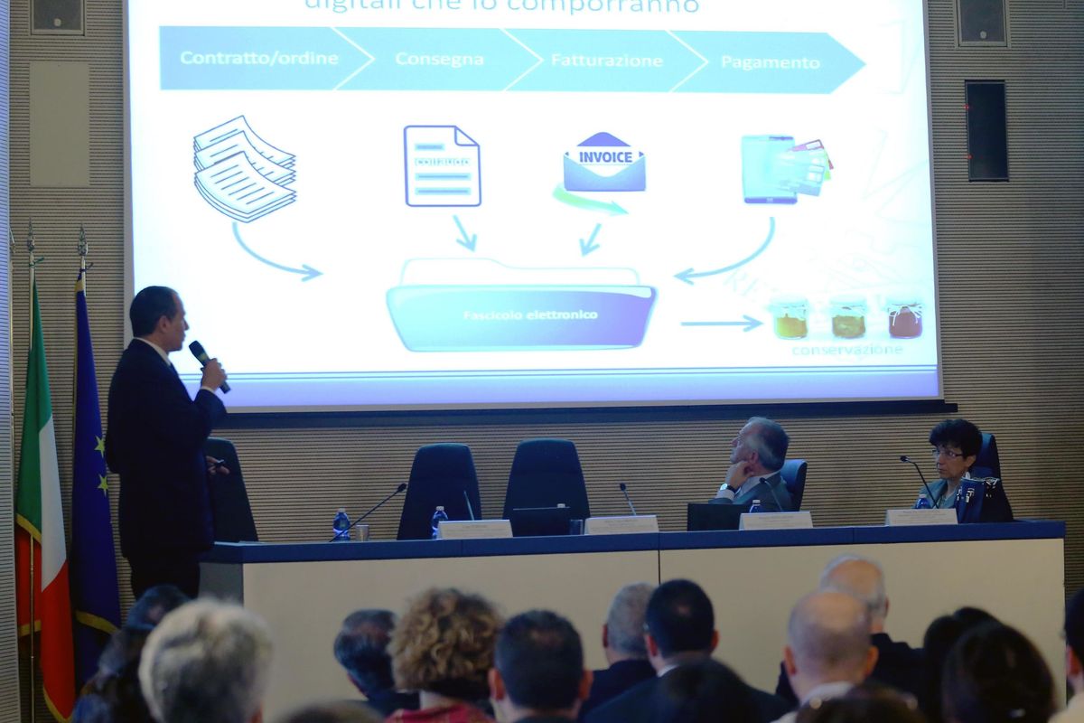 Siamo i soli a imporre la fattura elettronica