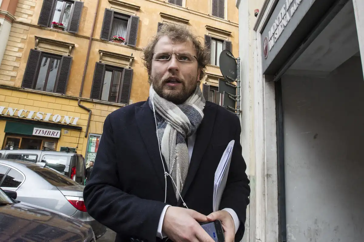 Inchiesta sul pm che andò da Lotti: «Soldi per far tacere gli inquisiti»