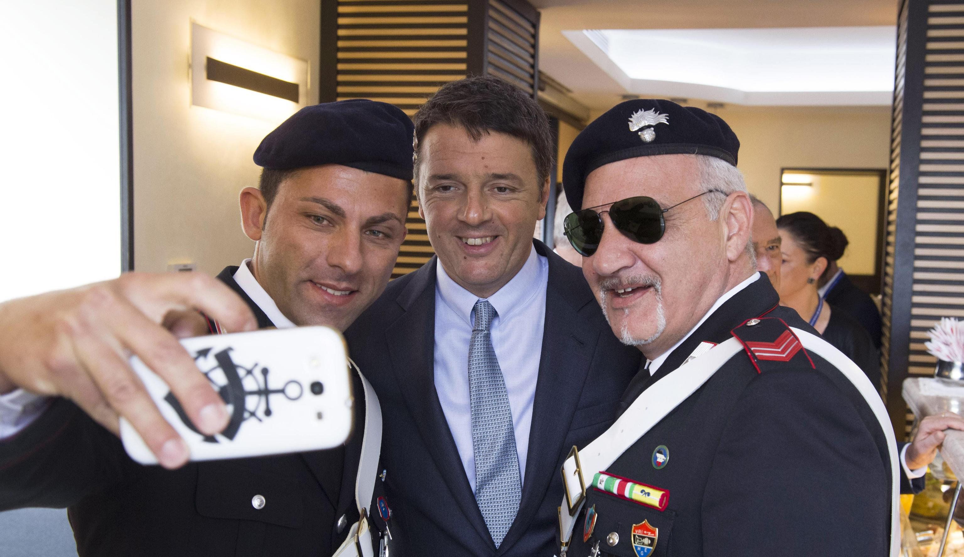 Renzi vuole il controllo degli 007 ma dovrà dare battaglia a Minniti