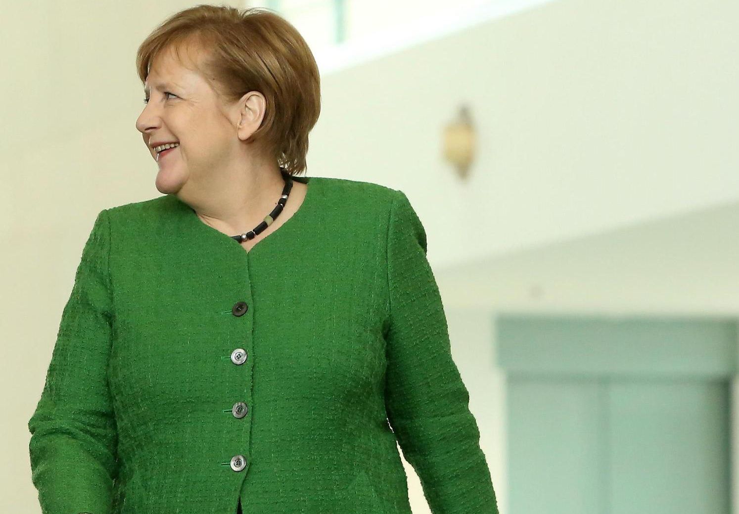 La Merkel si fa verde per salvare il posto