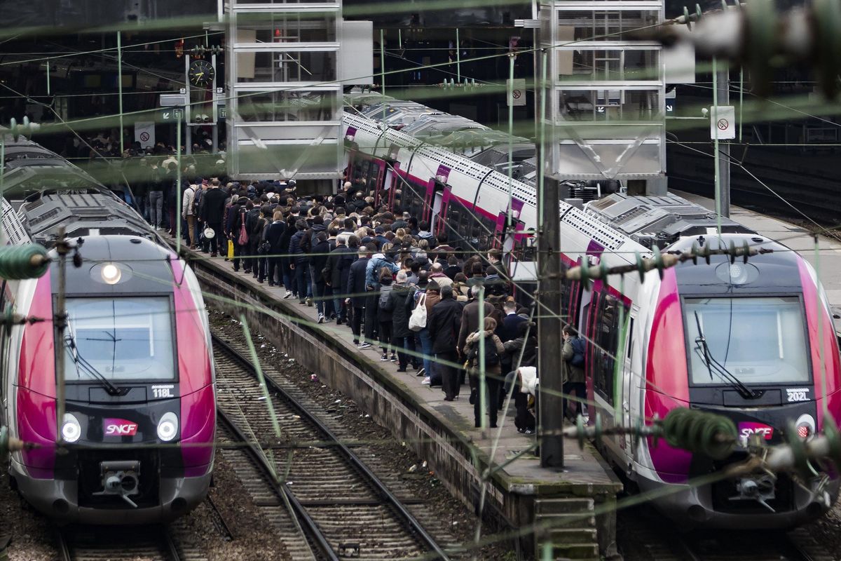 Moretti ha ceduto i treni italiani e ora ci tocca comprarli dai francesi