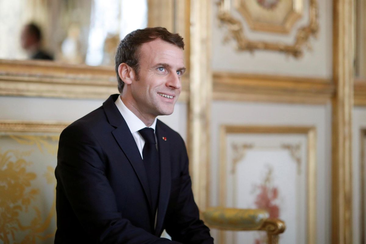 Il clandestino ora è Macron