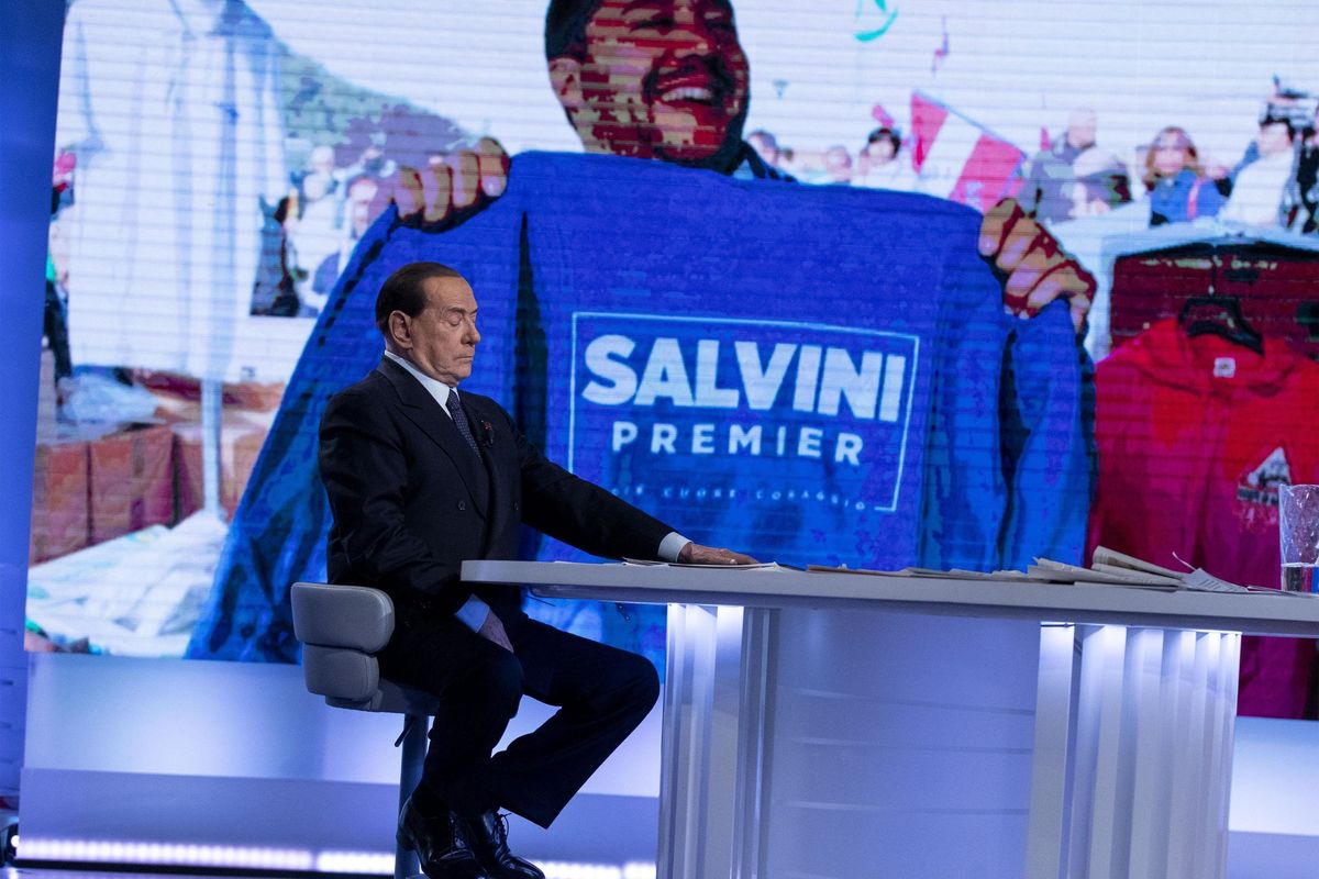 Salvini sfida Berlusconi e i 5 stelle salgono sul Carroccio