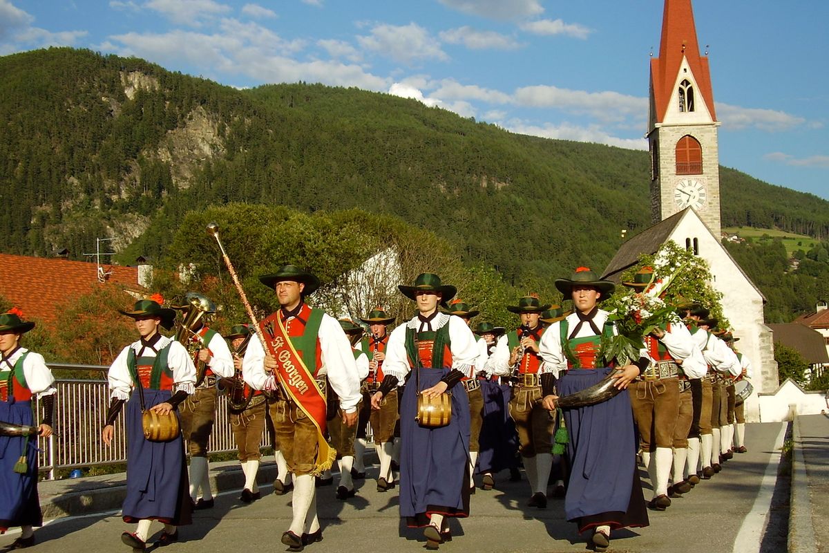 L'Austria scavalca l'Italia e prepara i passaporti per gli altoatesini