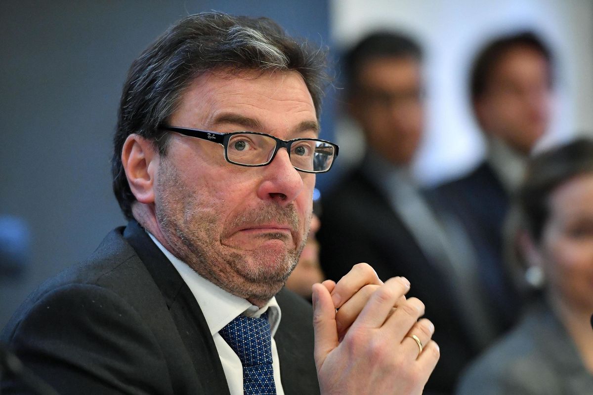 Spunta l'idea di un governo Giorgetti
